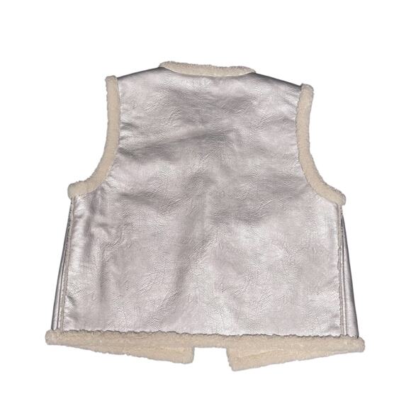 Yest Eva Essential Reversible Faux Leather Sherpa Vest – Silver/White (Size 10) - Picture 3 of 9